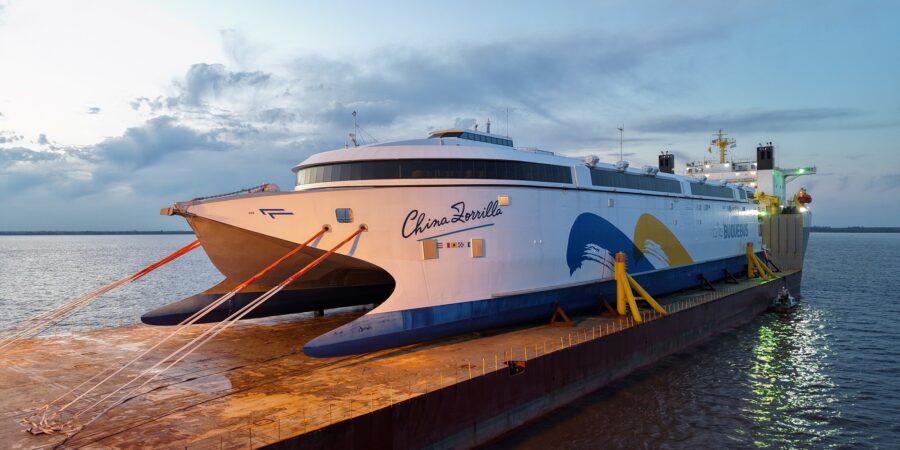 Arribó al Río de la Plata el 'China Zorrilla', el ferry eléctrico más grande del mundo