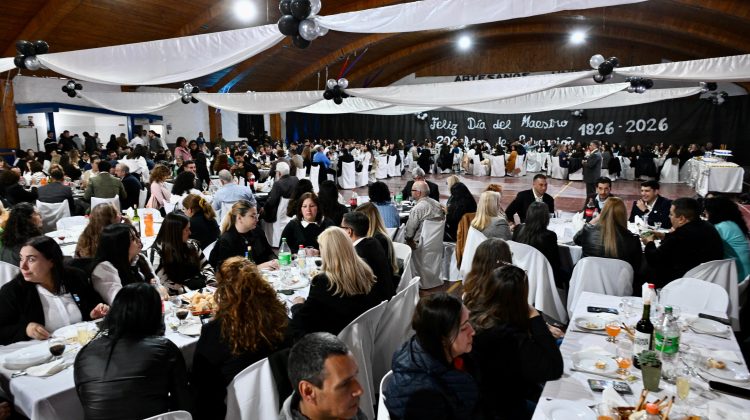 Claudio Poggi encabezó en San Francisco del Monte de Oro el almuerzo por el Día del Maestro