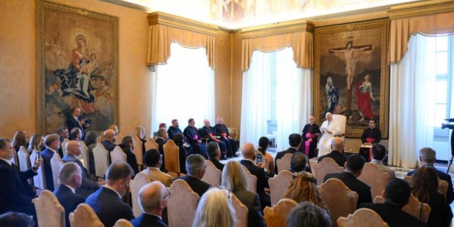 El Papa León XIV recibió a dirigentes sindicales y empresarios argentinos antes de su viaje al país