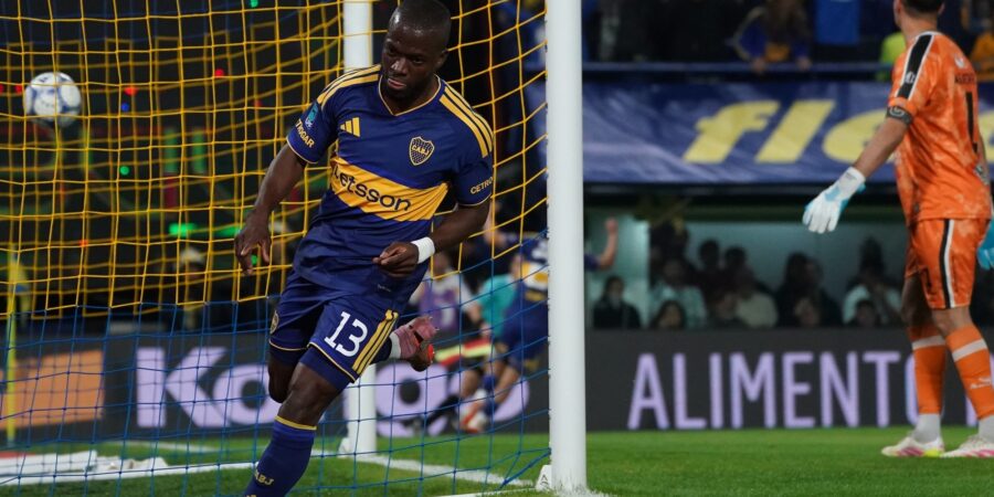 Enner Valencia convirtió su primer gol con la camiseta de Boca ante Central Córdoba