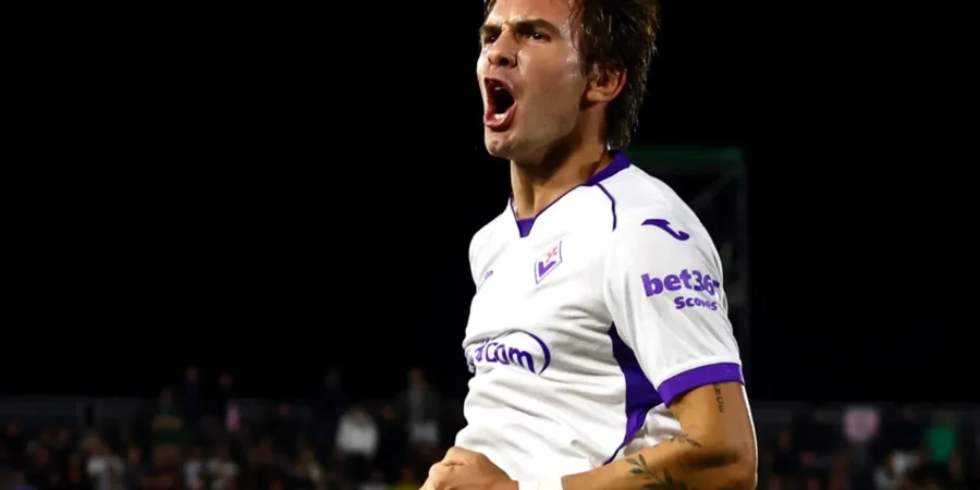 Franco Mastantuono marcó un hat-trick en Fiorentina y superó un récord histórico de Lionel Messi