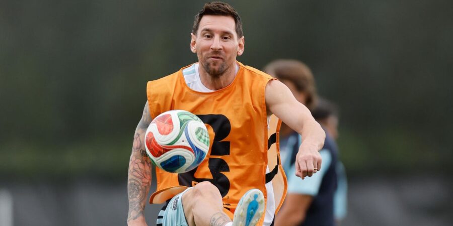 Lionel Messi llega a la Argentina para disputar su partido de despedida con la Selección