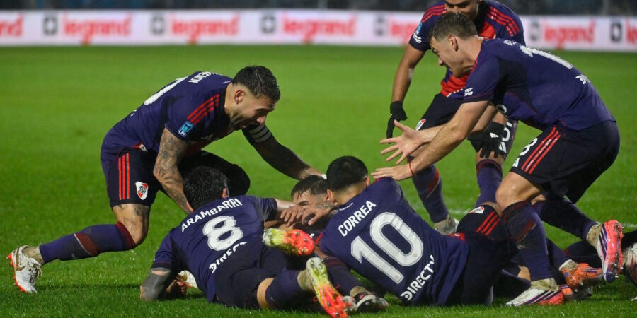 River le ganó 2-1 a Atlético Tucumán sobre la hora y logró su tercer triunfo consecutivo