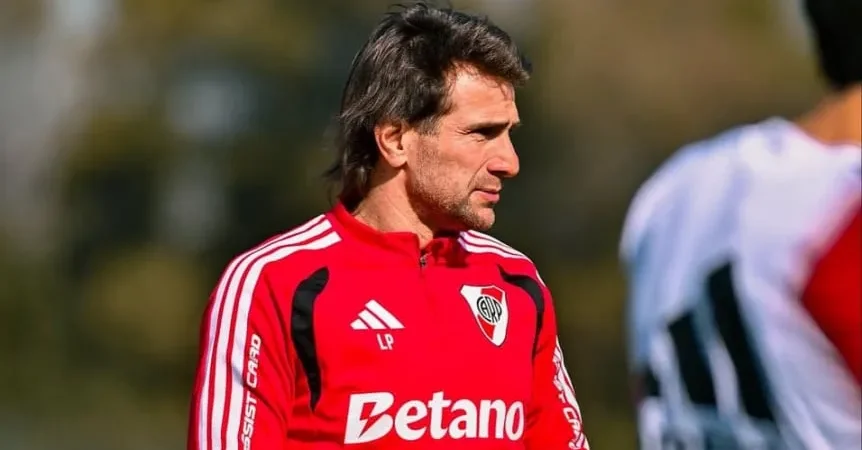 River llegó a Tucumán con nómina confirmada para visitar a Atlético