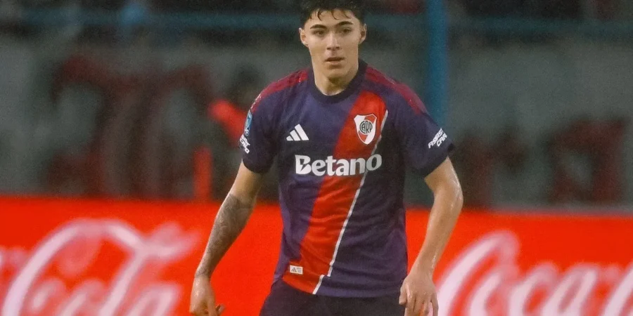 Tobías Andrada convirtió su primer gol en River y llevó tranquilidad tras salir con una molestia