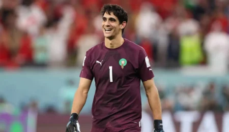 River monitorea a Yassine Bounou ante la posible partida de Santiago Beltrán a Europa